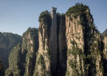 Ashensori më i lartë në botë në natyrë që frymëzoi filmin Avatar