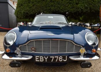 Aston Martin e Princit Charles, e preferuara në Panairin e makinave të epokës