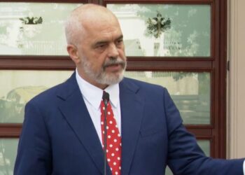 Pagat në administratë, rritjen për krizën e përfitojnë drejtorët dhe kryeministria