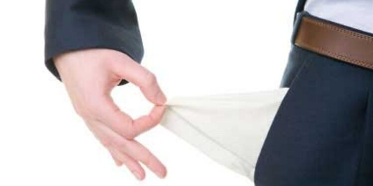 Papunësia ulet tek burrat, rritet tek gratë dhe të rinjtë