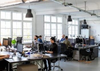 Si të pasuroheni me një punë të zakonshme dhe një pagë normale?!