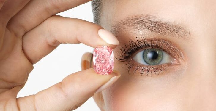 Çmimi i çmendur/ Diamanti rozë mund të kushtojë më shumë se 21 milionë dollarë