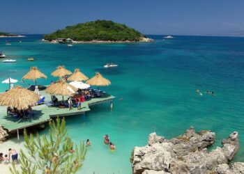 Bilanci pozitiv i turizmit, mes hyrjeve dhe daljeve 338 milionë euro mbeten në vend