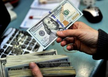 Wall Street: Forcimi i dollarit po krijon një “situatë të paqëndrueshme” për tregun e aksioneve