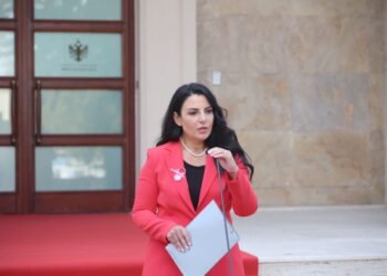 “Ata vendosin çmimin, qeveria nëse ai do të aplikohet”, Balluku shpjegon vendimin e ERE për miratimin e fashës 800 kWh