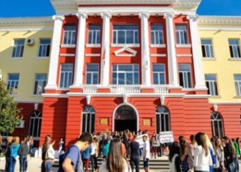 Publikohen tabelat e shtesave mbi pagë për pedagogët dhe personelin akademik