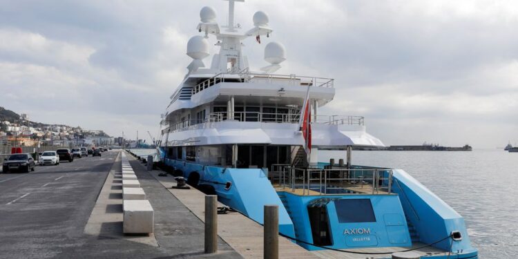 Shitet superjahti i oligarkut rus për 37.5 milionë dollarë