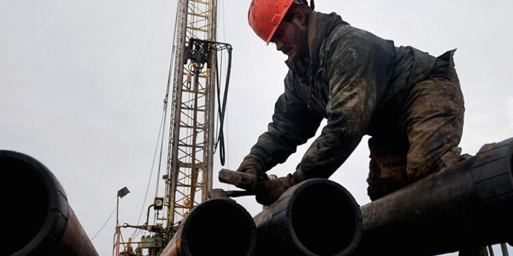 Nafta në bursa zbret në 92 USD për fuçi, rrezik nga recesioni