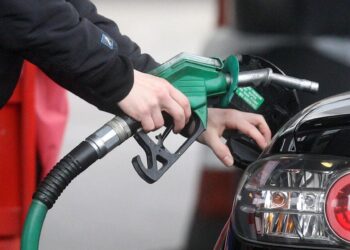 Më pak naftë në botë, pritet rritje e mëtejshme e çmimit të karburanteve