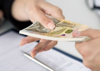 Rriten interesat e depozitave, në nivelin më të lartë të 7 viteve