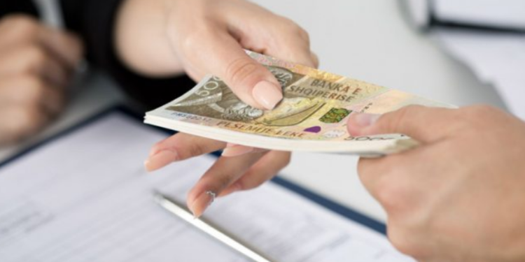 Rriten interesat e depozitave, në nivelin më të lartë të 7 viteve