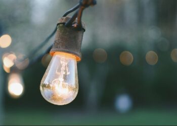 ERE miraton shtyrjen: Çmimi i energjisë nuk ndryshon për konsumatorët edhe për nëntorin