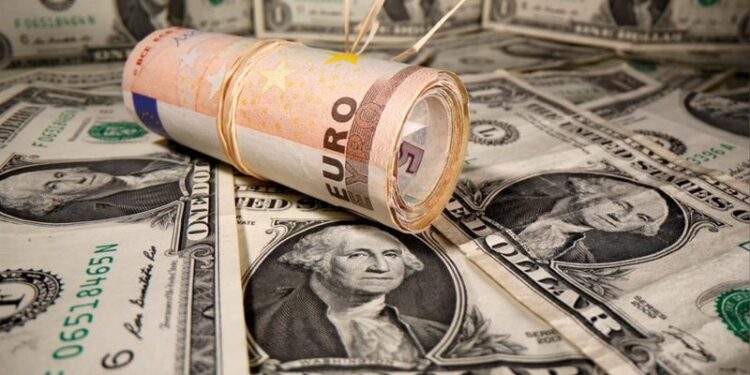 Tronditet dollari, prek nivelin më të ulët që nga qershori