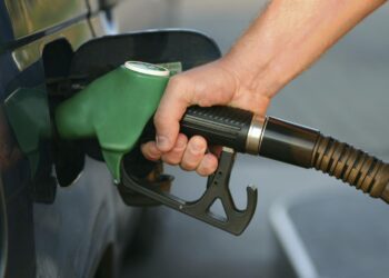 Çmimi i karburanteve ulet lehtë, nafta bie me 4 lekë/litër