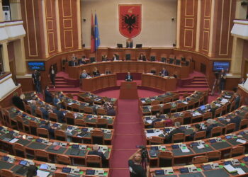 Ku shkojnë paratë? Përplasje opozitë-qeveri në parlament për buxhetin 2023