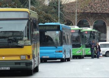 Shoqatat e Transportit letër Ramës, kërkojnë ndihmë financiare për pagat dhe naftën