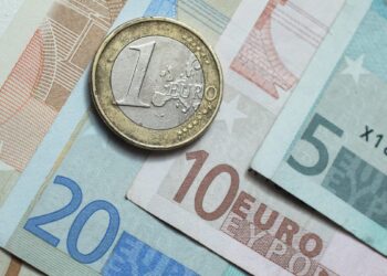 Ekspertja e financave: Arsyet që rritën sasinë e euros në qarkullim