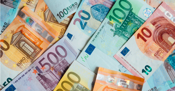 Euro merr “tatëpjetën”, i afrohet nivelit të 115 lekëve