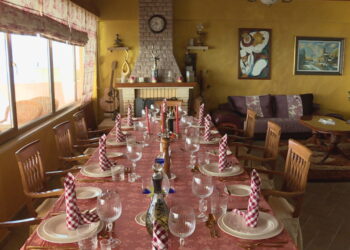 Në shtëpi apo restorante? Festat do t’iu kushtojnë shqiptarëve 40% më shtrenjtë se vitin e kaluar