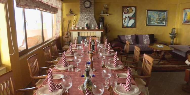 Në shtëpi apo restorante? Festat do t’iu kushtojnë shqiptarëve 40% më shtrenjtë se vitin e kaluar