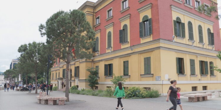 Qeveria merr sërish borxh në tregun e huaj