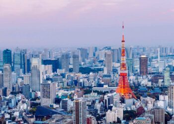 Tokio e bën të detyrueshme me ligj vendosjen e paneleve diellore në shtëpitë e reja