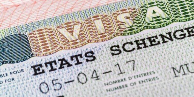 Brukseli kritikon politikën e pasaportave të arta: Abuzimi me to mund të rikthejë vizat për Shqipërinë dhe BP