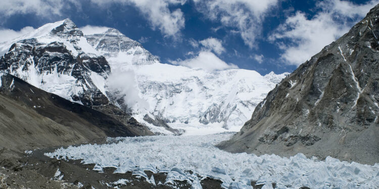 Deri në vitin 2100 mund të shkrijnë dy të tretat e akullnajave