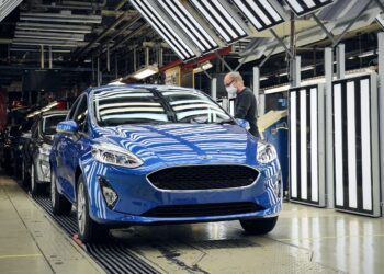 Ford pushime masive nga puna në Europë. Unionet “kërcënojnë” me greva