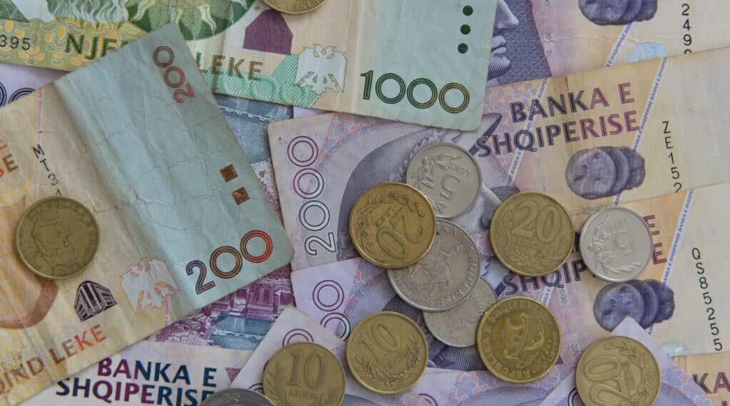 Më pak falsifikime të lekut vitin e kaluar