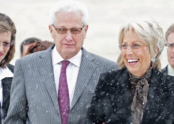 Miliarderi që vendos të bëhet “i varfër”