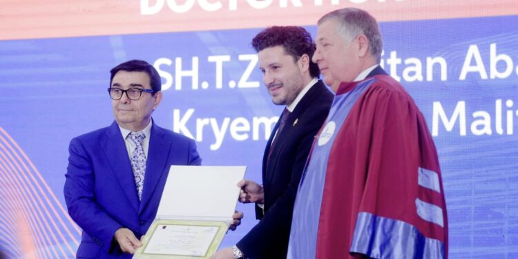 Titulli “Doctor Honoris Causa” kryeministrit Abazoviç, Rama vlerësime edhe në facebook