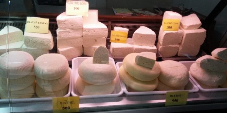 “Vendi më bujqësor në Evropë”, Shqipëria prodhon më pak qumësht për frymë