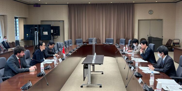 Ministrja e Financave takim me homologun japonez, ftesë investitorët nga ky vend që të vijnë në Shqipëri