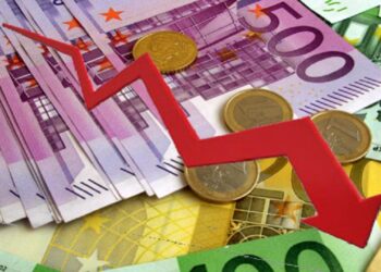 Euro futet sërish në trajektore rënëse