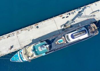 “Hoteli lundrues” që po strehon njerëzit që mbetën në qiell të hapur pas tërmetit në Turqi