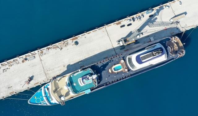 “Hoteli lundrues” që po strehon njerëzit që mbetën në qiell të hapur pas tërmetit në Turqi