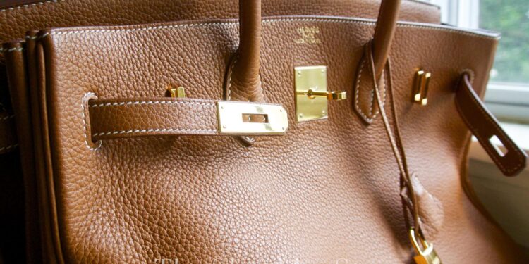 Hermès fiton çështjen e markës tregtare kundër artistit që shiti çantat Birkin NFT