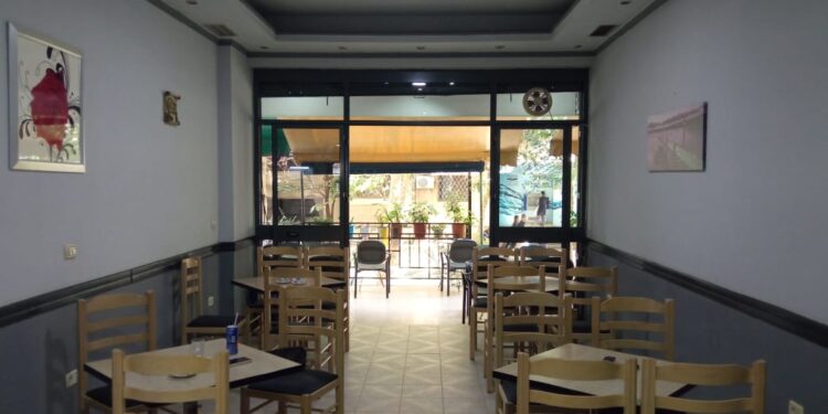 Dyqan apo bar-kafe? Ku po investojnë së fundmi shqiptarët