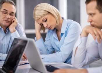 Pse disa njerëz marrin rroga të larta dhe të tjerë mezi kalojnë muajin?