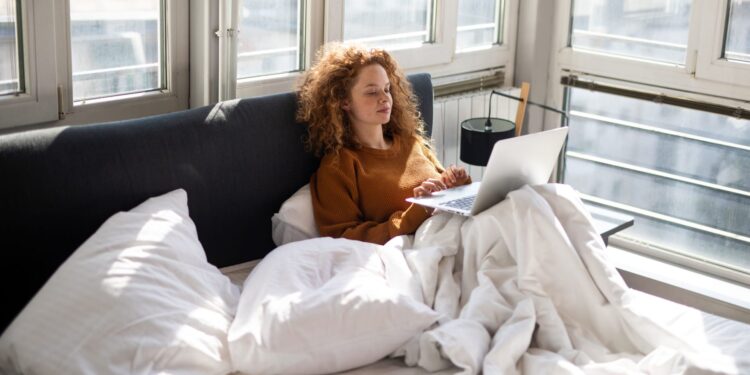 Të jesh sëmurë është histori e së shkuarës. Teknologjia nuk na lejon më ditë pushimi