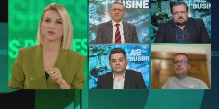 Shqiptarët në spiralen e borxheve, ekspertët: Tani merren për të mbijetuar, nuk ka më investime afatmesme