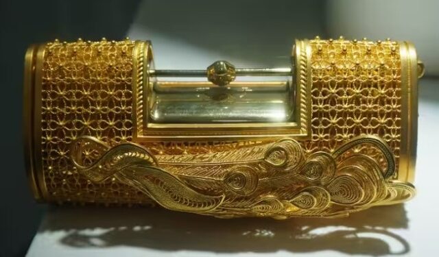 Del në shitje buzëkuqi më i shtrenjtë në botë, kap vlerën 30,000 euro