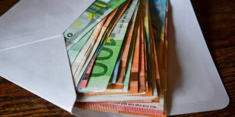 Kriza e cmimeve/ Nivel rekord i dërgesave të emigrantëve gjatë 2022