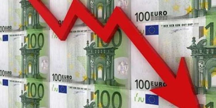 Nuk ndalet rënia e euros, zbret në 114 lekë