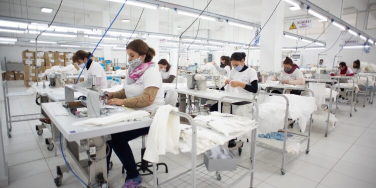 10 eksportuesit kryesorë të veshjeve në botë