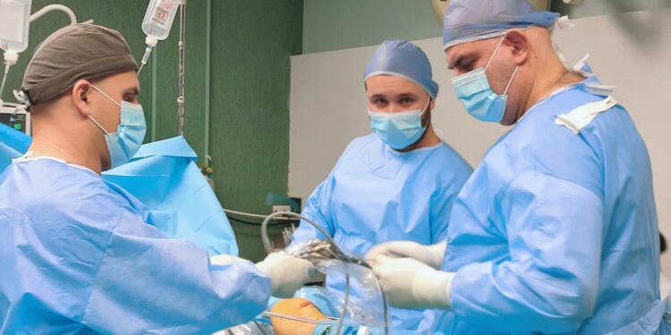 Qeveria premton rritje me 5 mijë lekë të pagave të mjekëve specialistë