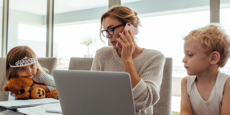 5 nga vendet më të mira në botë për prindërit që punojnë