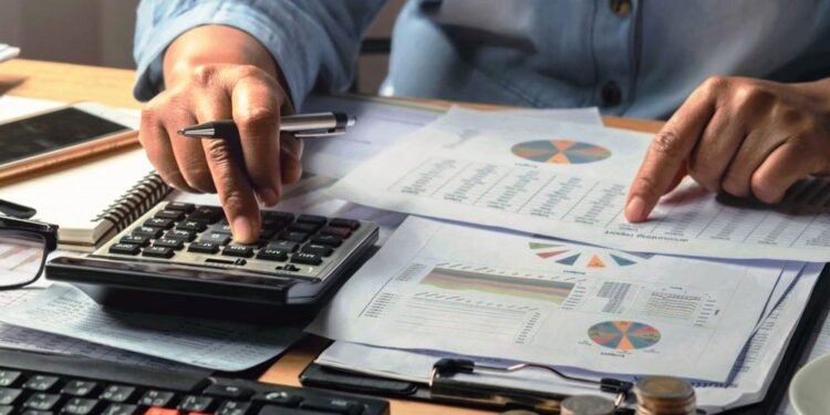 Qeveria nuk tërhiqet/ Ligji që takson profesionet e lira pas 3 javësh miratohet në Parlament