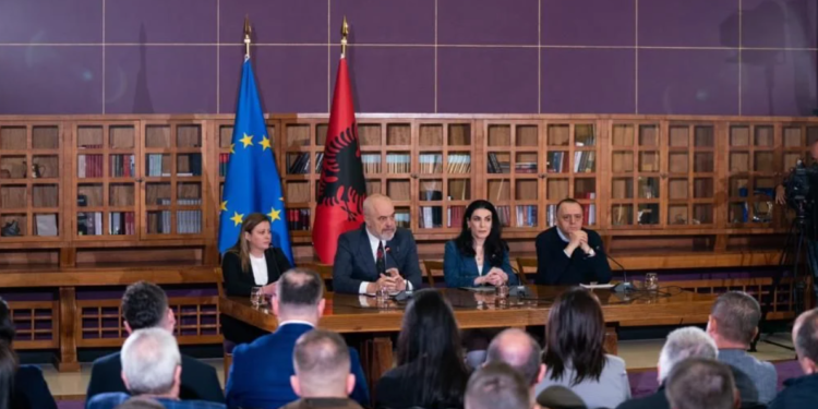 Ndryshon drejtimi i Kadastrës, Rama: Të mbyllen sportelet, duhet digjitalizim i plotë